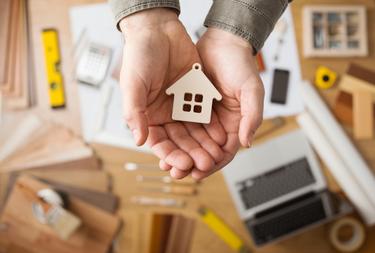 サ高住と老人ホームの違いは?両者の違いをポイント別に詳しく解説!