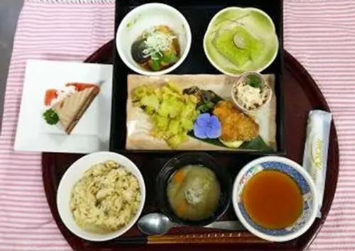 老人ホームの食事例